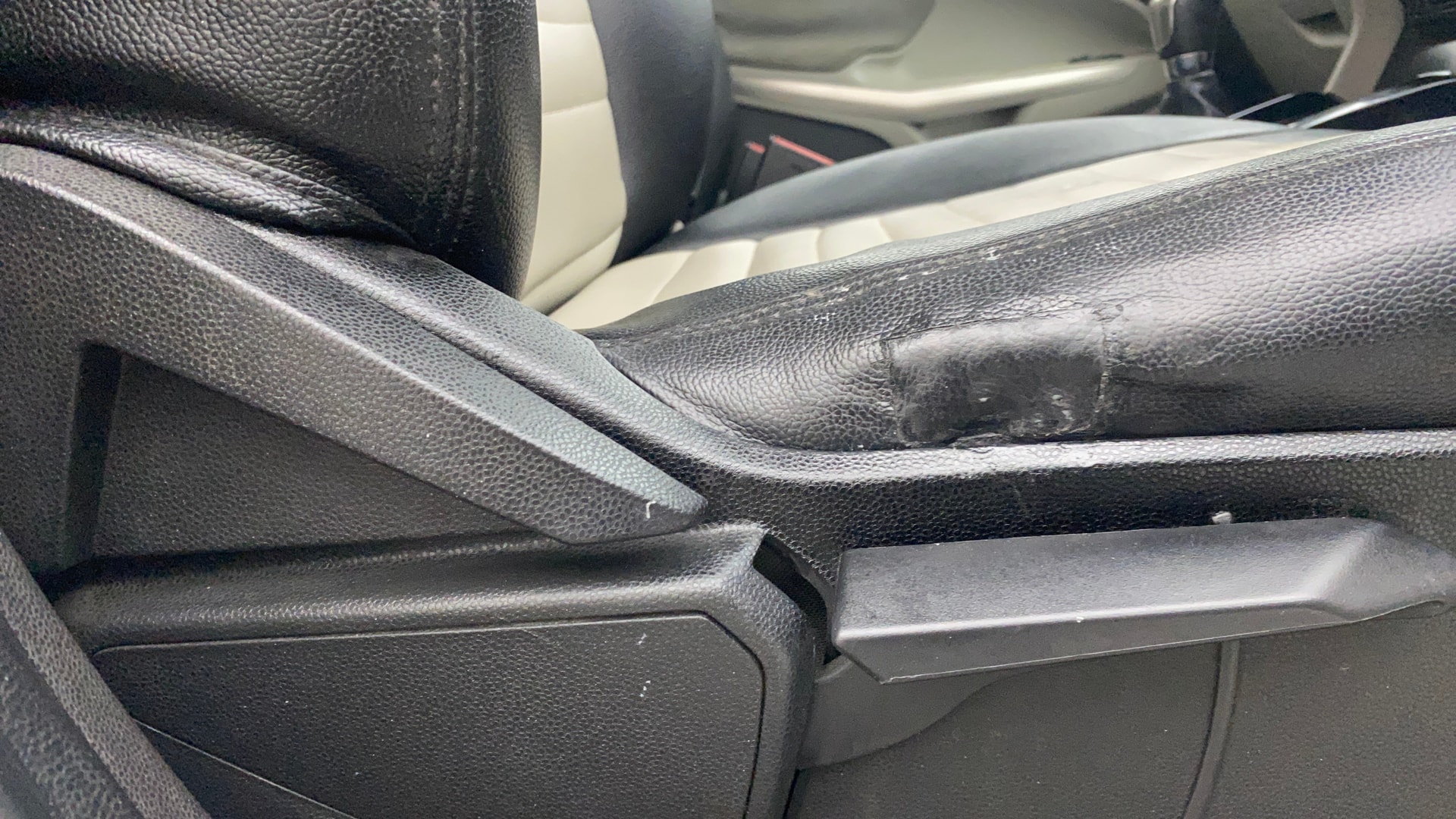 View 2016 Ford EcoSport 1.5 TDCi Diesel Ambiente BS IV Image 10 Used 2016 Ford EcoSport 1.5 TDCi Diesel Ambiente BS IV Image 10