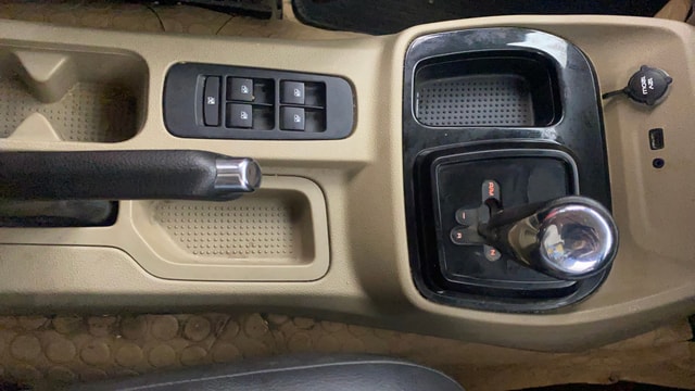 View Mahindra TUV300 Image 40 Used Mahindra TUV300 Image 40