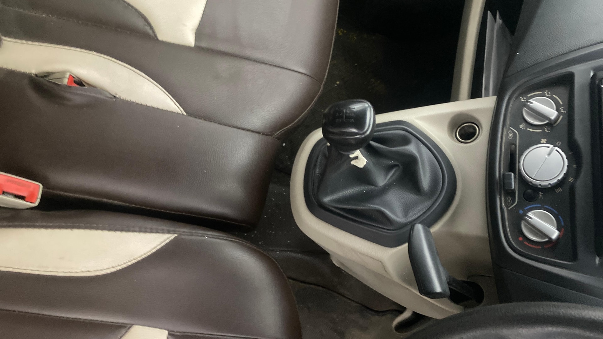 View 2016 Datsun Go T Image 37 Used 2016 Datsun Go T Image 37