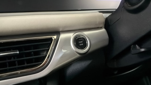 View Mahindra XUV700 Image 42 Used Mahindra XUV700 Image 42