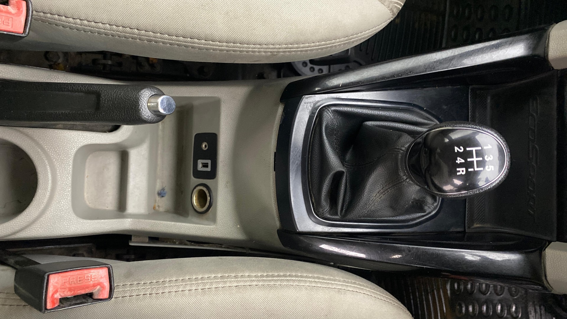 View 2015 Ford EcoSport 1.5 TDCi Diesel Ambiente BS IV Image 37 Used 2015 Ford EcoSport 1.5 TDCi Diesel Ambiente BS IV Image 37