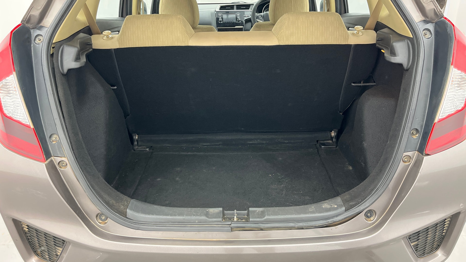 View 2017 Honda Jazz E MT Diesel Image 10 Used 2017 Honda Jazz E MT Diesel Image 10