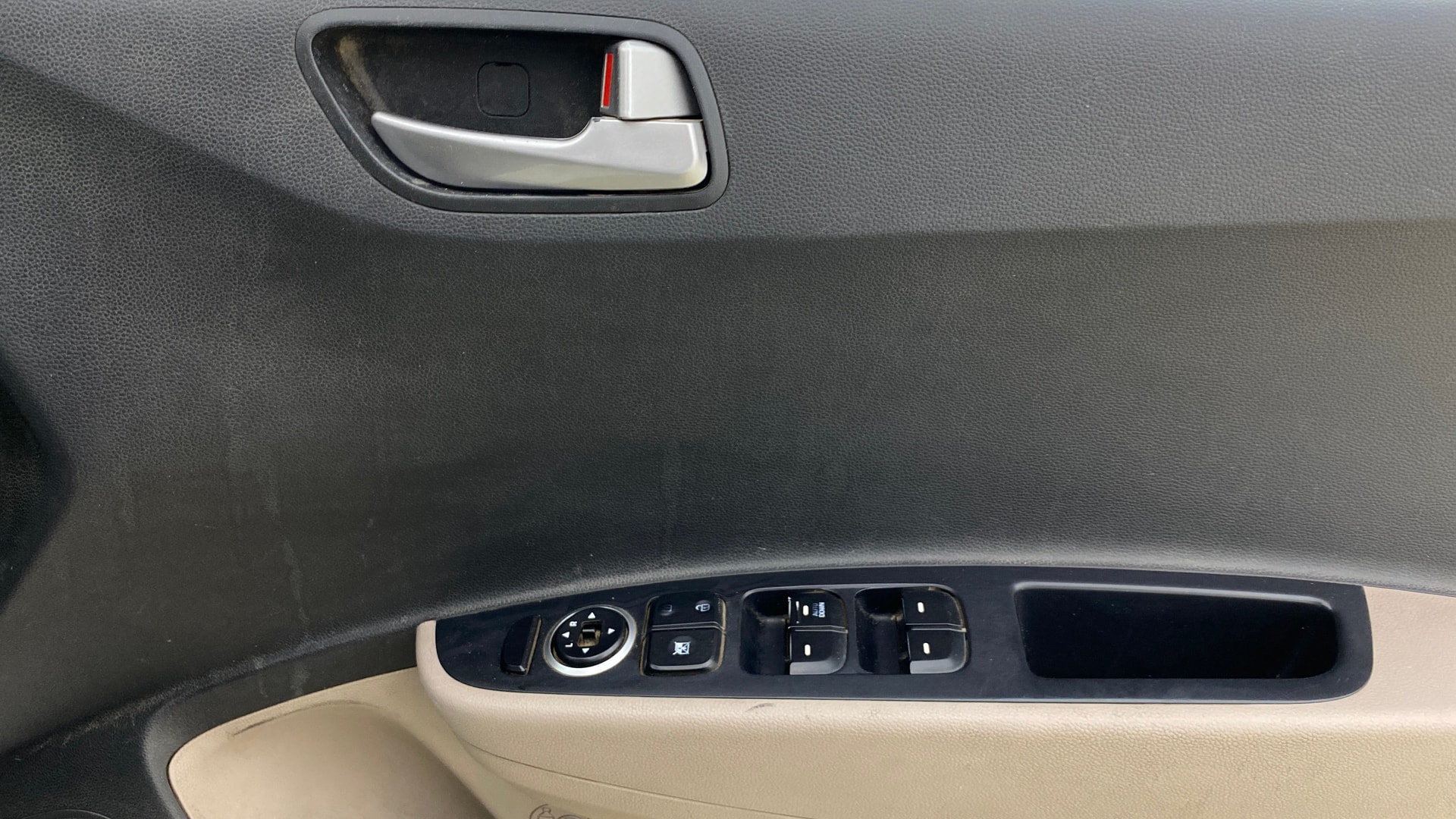 View 2016 Hyundai Grand i10 Sportz 1.2 Kappa Image 32 Used 2016 Hyundai Grand i10 Sportz 1.2 Kappa Image 32
