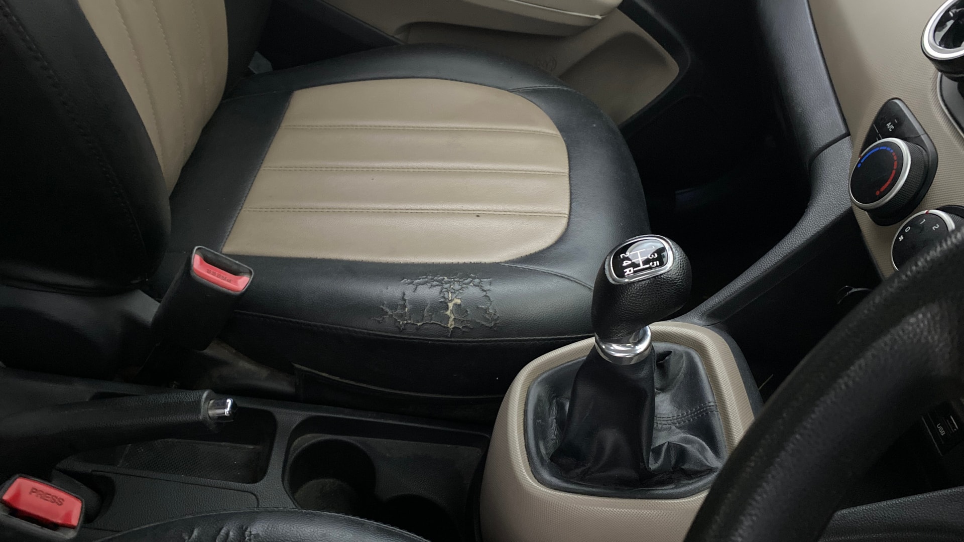 View 2016 Hyundai Grand i10 Sportz 1.2 Kappa Image 38 Used 2016 Hyundai Grand i10 Sportz 1.2 Kappa Image 38
