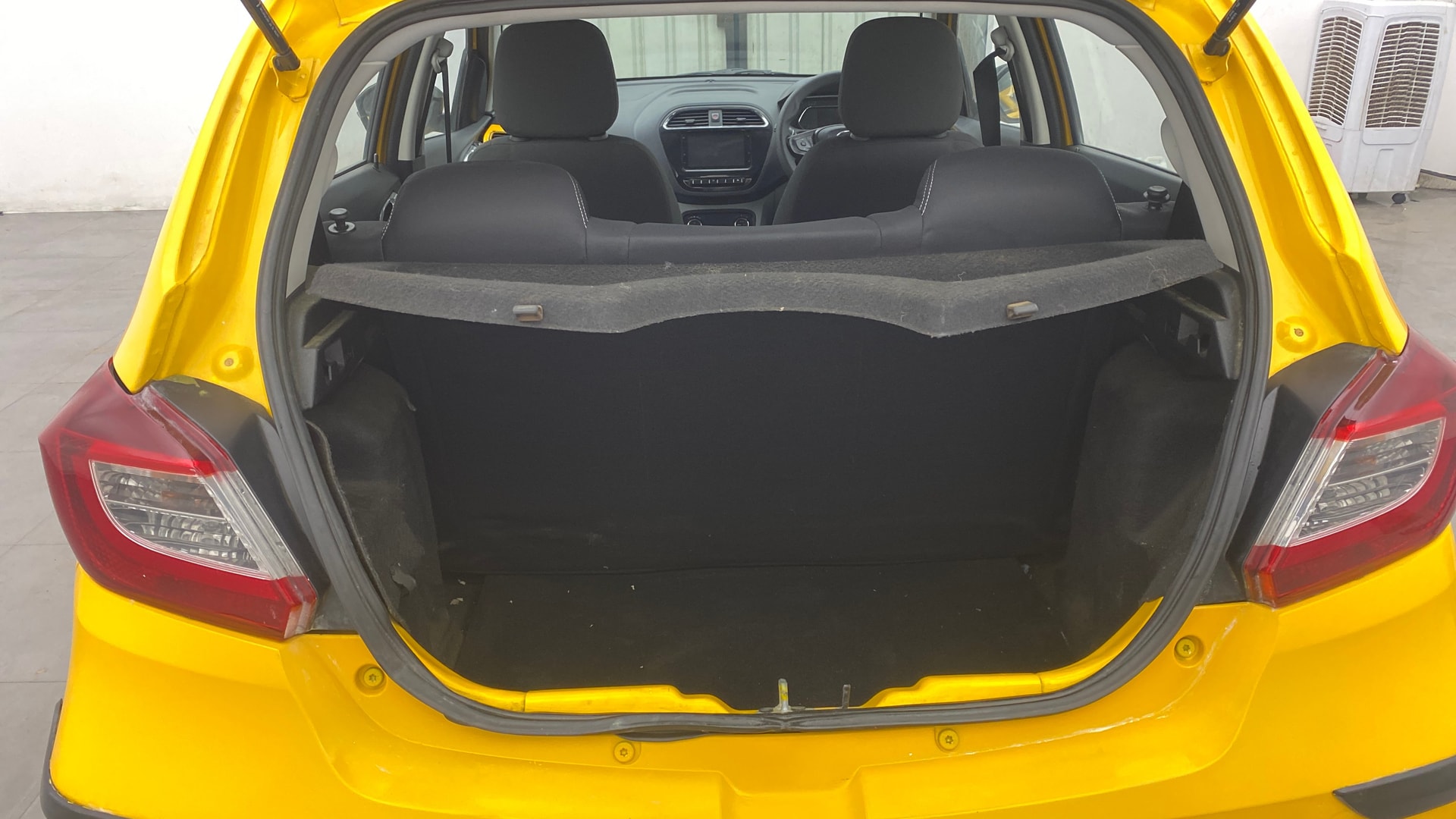 View 2020 Tata Tiago Revotorq XB Image 10 Used 2020 Tata Tiago Revotorq XB Image 10