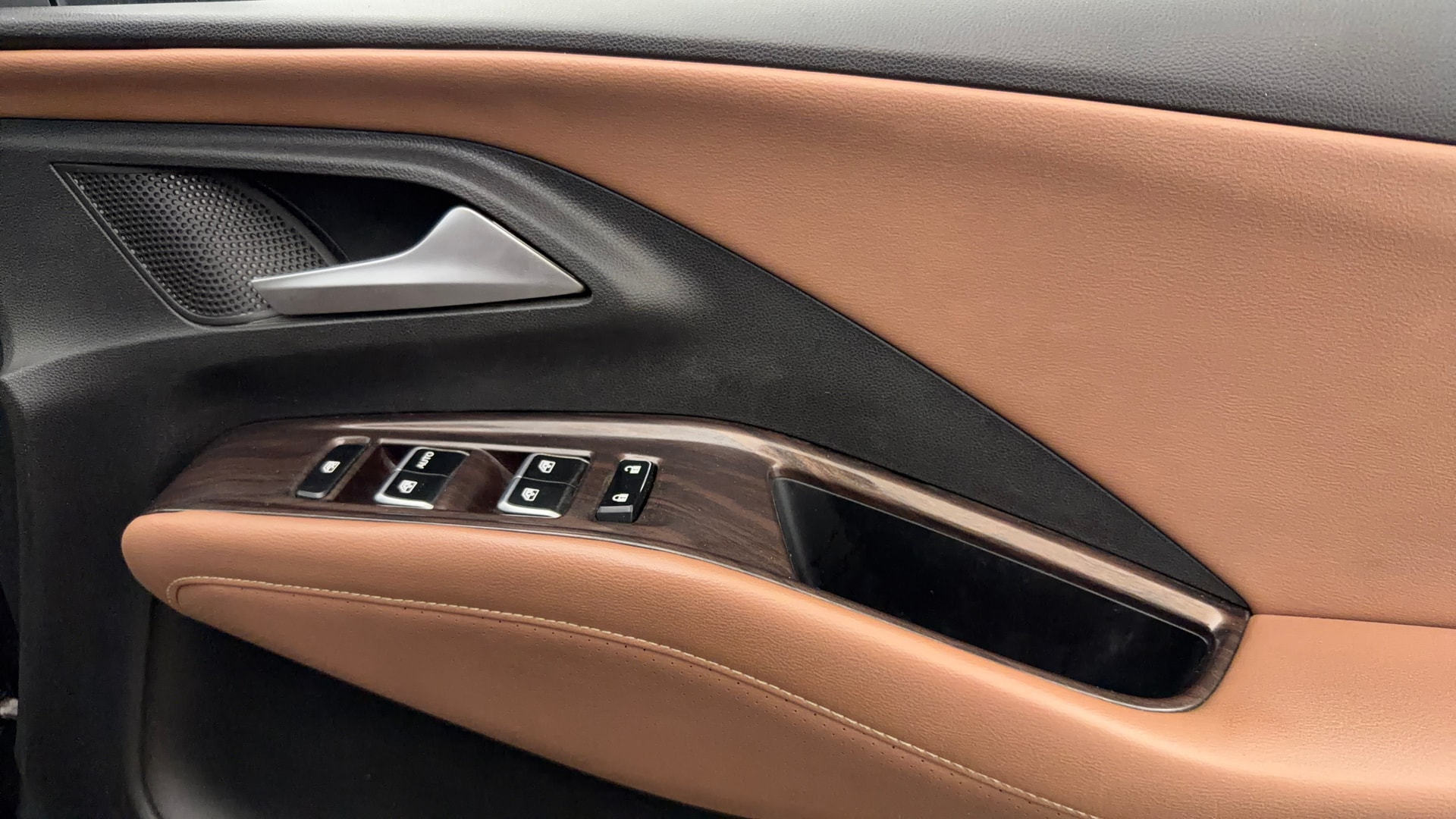 View 2024 MG Hector Plus Savvy Pro 7 Seater CVT Petrol Image 41 Used 2024 MG Hector Plus Savvy Pro 7 Seater CVT Petrol Image 41