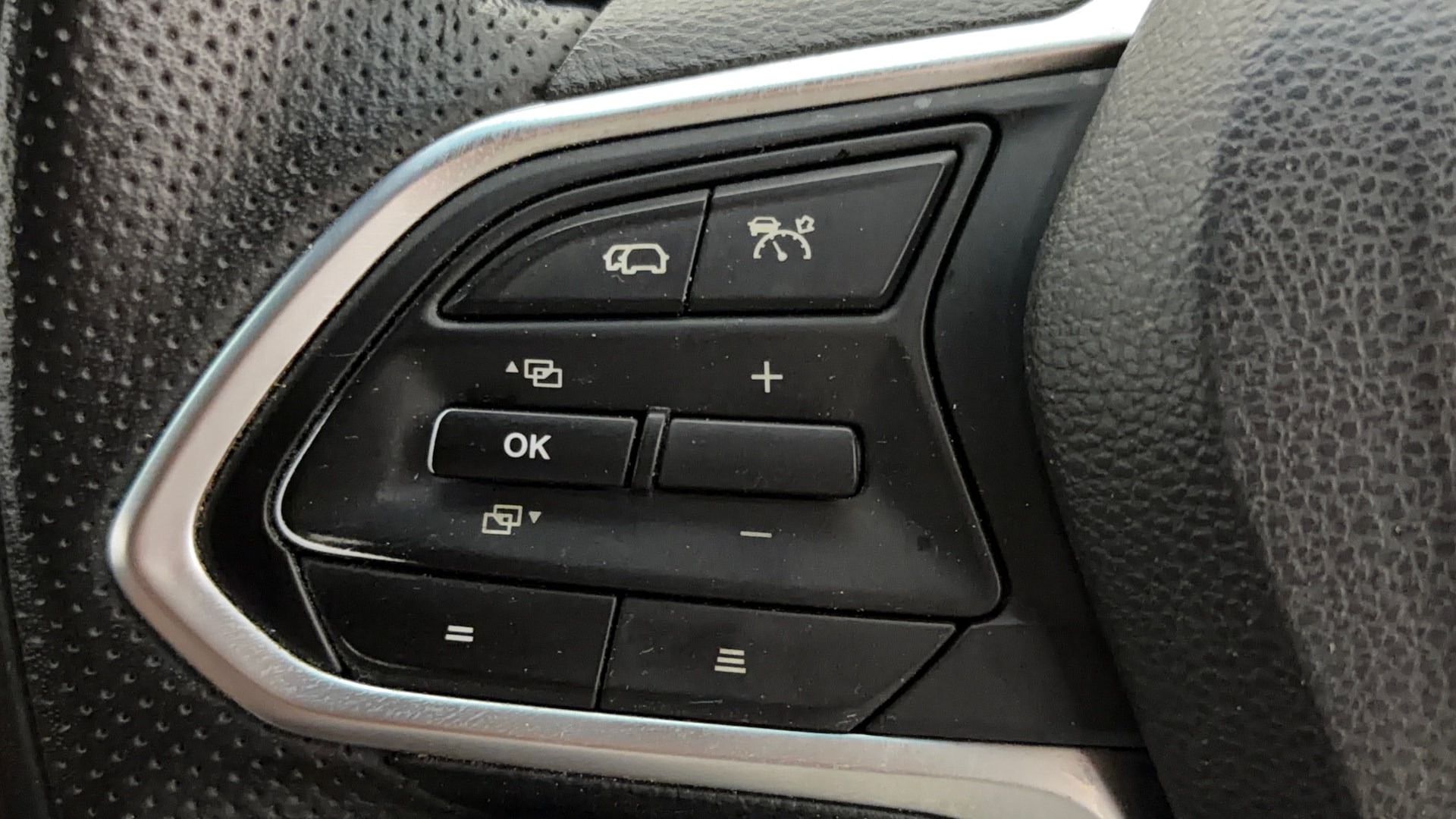 View 2024 MG Hector Plus Savvy Pro 7 Seater CVT Petrol Image 3 Used 2024 MG Hector Plus Savvy Pro 7 Seater CVT Petrol Image 3