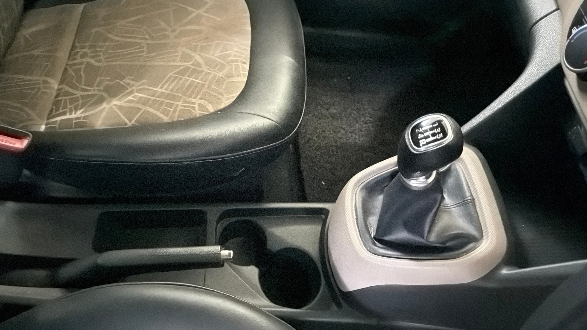 View 2018 Hyundai Grand i10 Sportz 1.2 Kappa Image 38 Used 2018 Hyundai Grand i10 Sportz 1.2 Kappa Image 38