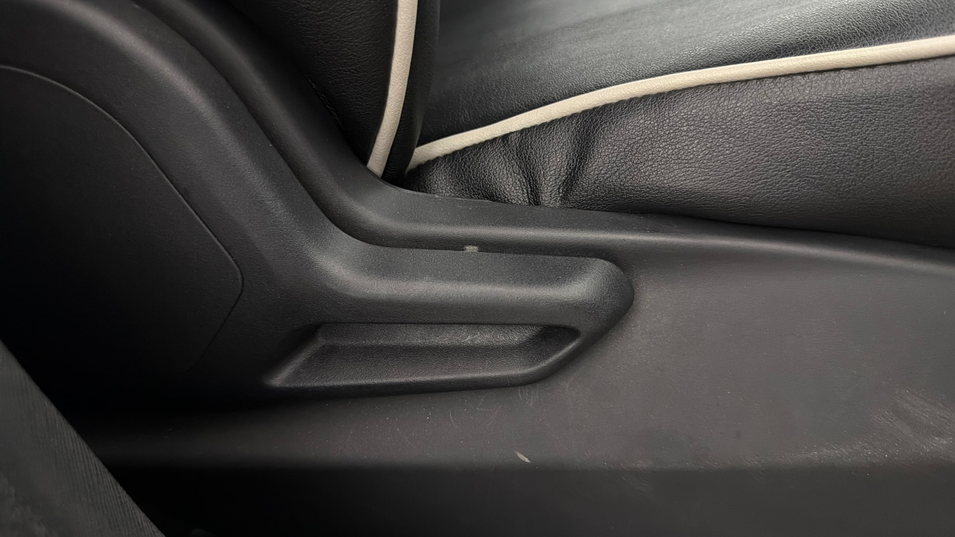 View 2024 Tata Nexon Revotron XE Image 18 Used 2024 Tata Nexon Revotron XE Image 18