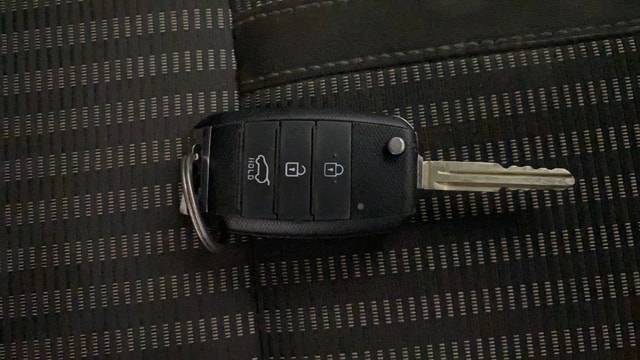 View Kia Carens Image 19 Used Kia Carens Image 19