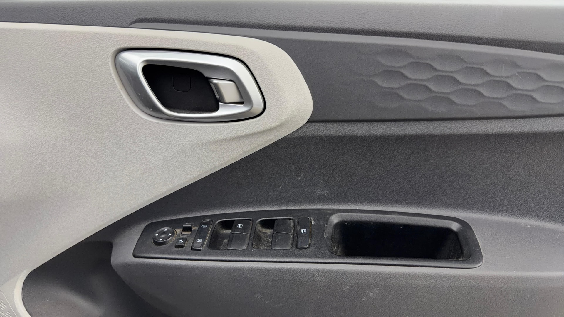 View 2020 Hyundai Grand i10 Nios Sportz Petrol AMT Image 37 Used 2020 Hyundai Grand i10 Nios Sportz Petrol AMT Image 37