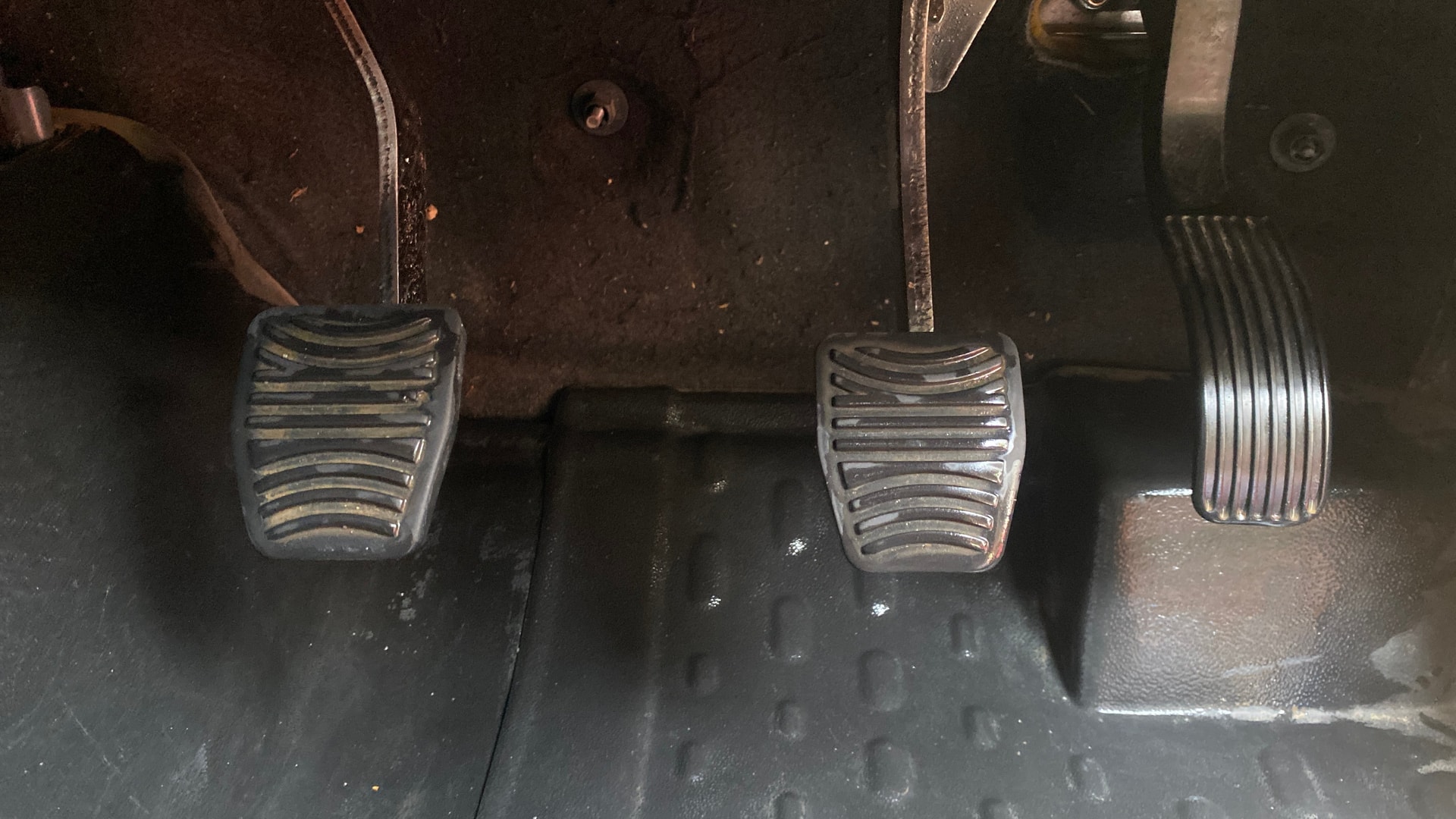 View 2022 Mahindra Thar AX Standard Manual Soft Top 6 Seater Image 9 Used 2022 Mahindra Thar AX Standard Manual Soft Top 6 Seater Image 9