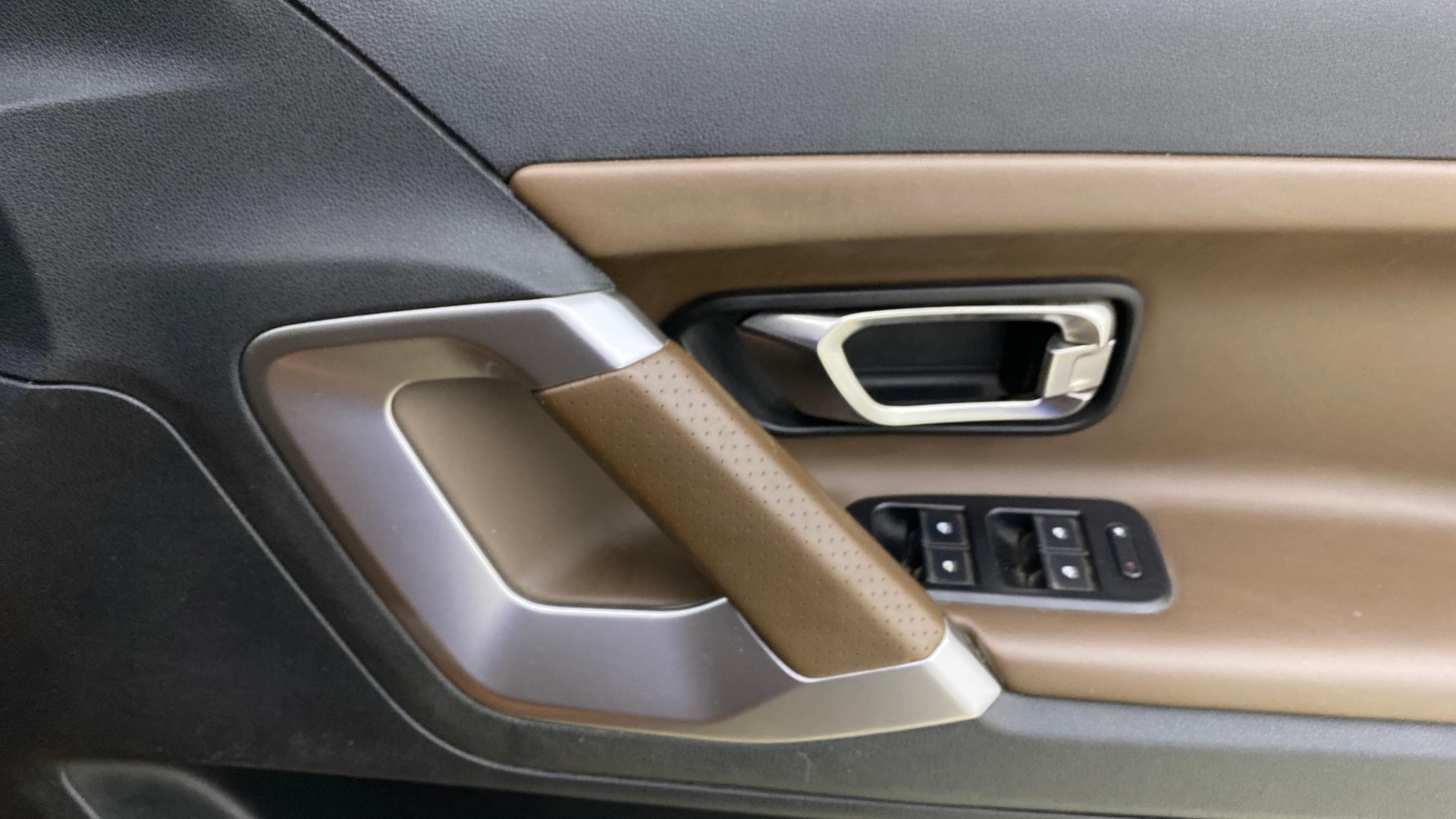 View 2019 Tata Harrier XE Image 39 Used 2019 Tata Harrier XE Image 39
