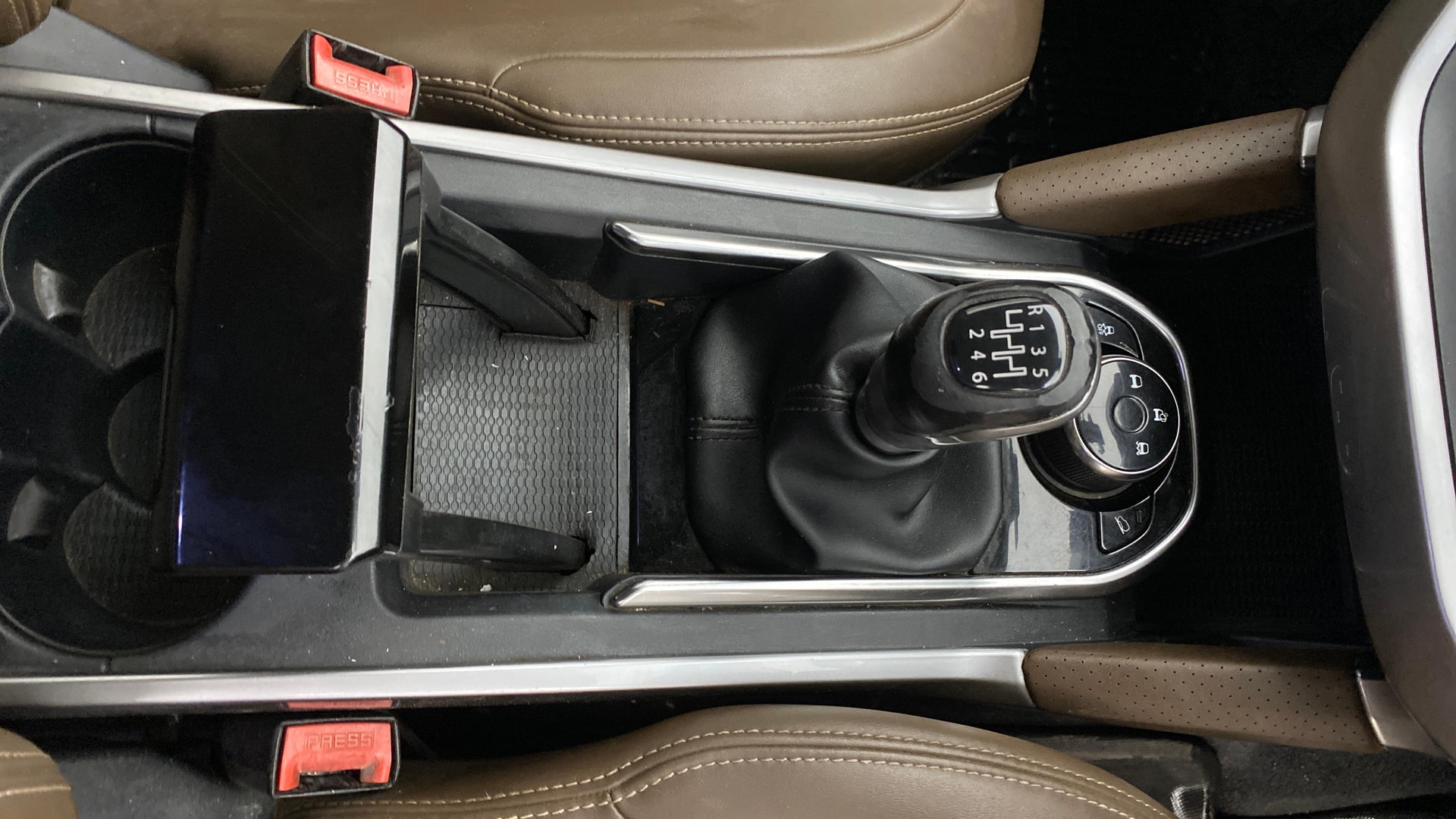View 2019 Tata Harrier XE Image 42 Used 2019 Tata Harrier XE Image 42