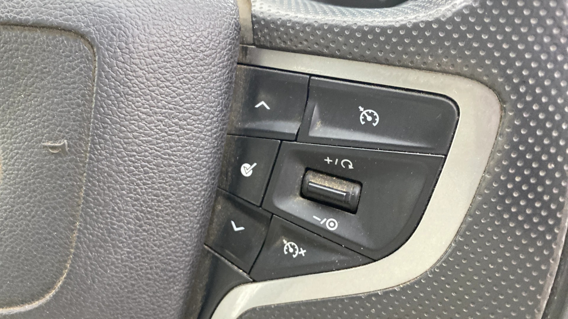 View 2021 Tata Safari XZA Plus Image 3 Used 2021 Tata Safari XZA Plus Image 3