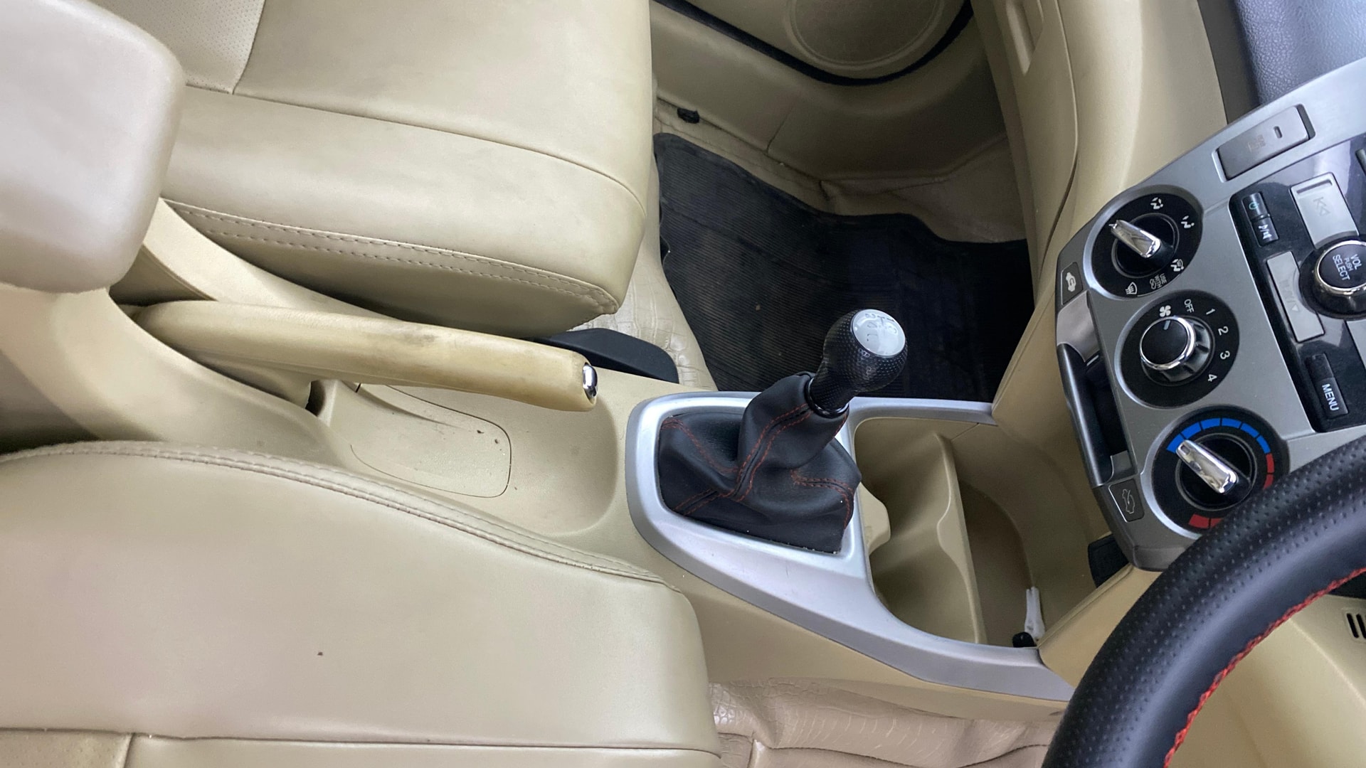 View 2013 Honda City ZX MT Diesel Anniversary Edition Image 37 Used 2013 Honda City ZX MT Diesel Anniversary Edition Image 37