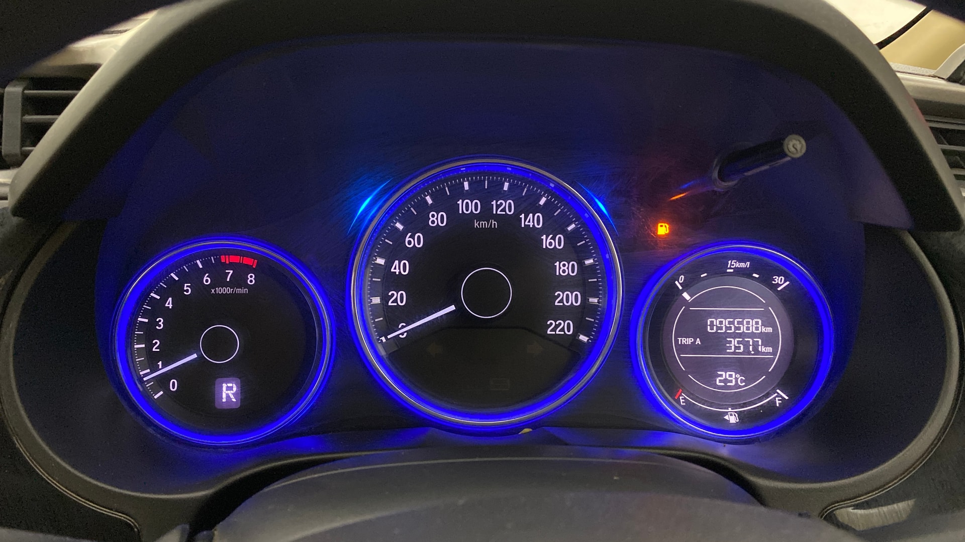 View 2015 Honda City ZX MT Diesel Anniversary Edition Image 34 Used 2015 Honda City ZX MT Diesel Anniversary Edition Image 34