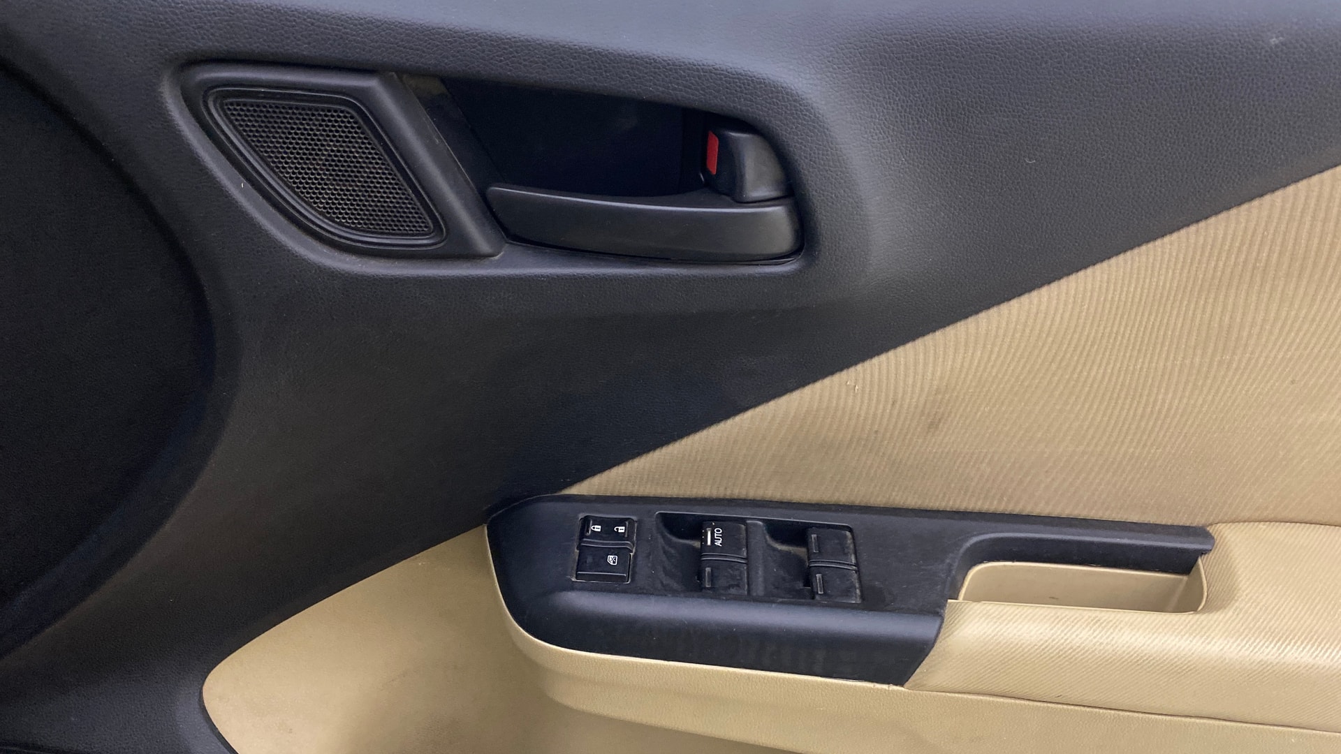 View 2015 Honda City ZX MT Diesel Anniversary Edition Image 33 Used 2015 Honda City ZX MT Diesel Anniversary Edition Image 33