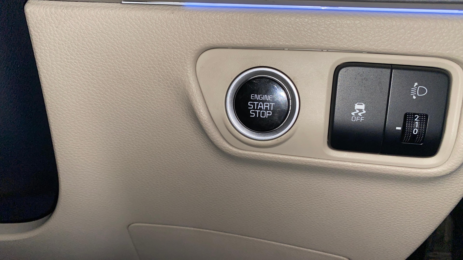 View 2022 Kia Carens Luxury Plus 1.4 Petrol 7 STR Image 42 Used 2022 Kia Carens Luxury Plus 1.4 Petrol 7 STR Image 42