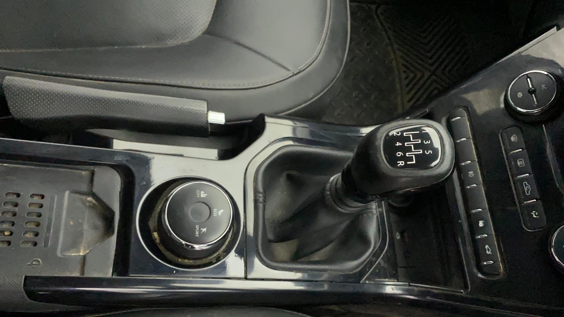 View 2022 Tata Nexon Revotron XZ Plus Dark Image 42 Used 2022 Tata Nexon Revotron XZ Plus Dark Image 42