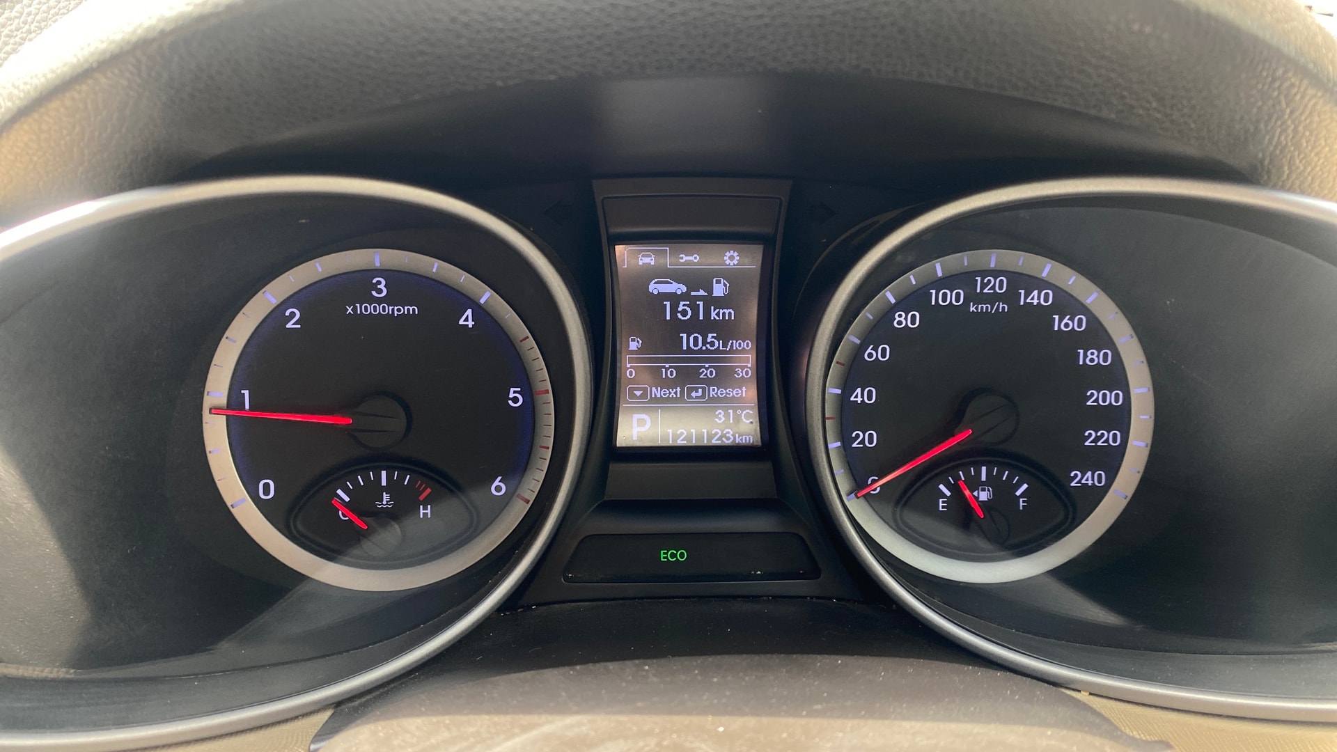 View 2014 Hyundai Santa Fe 2WD AT Image 22 Used 2014 Hyundai Santa Fe 2WD AT Image 22