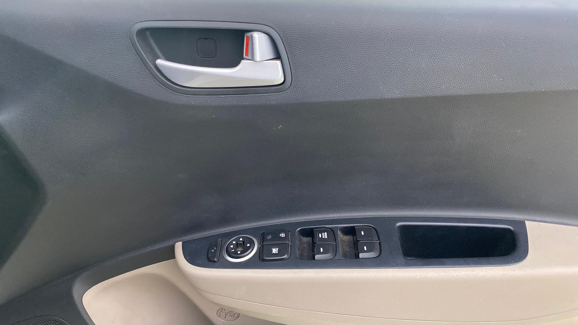 View 2016 Hyundai Grand i10 Sportz 1.2 Kappa Image 32 Used 2016 Hyundai Grand i10 Sportz 1.2 Kappa Image 32