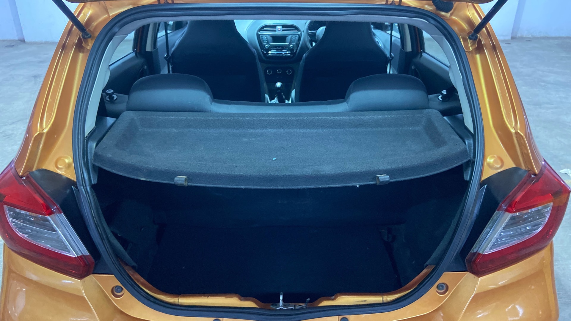 View 2018 Tata Tiago Revotorq XB Image 10 Used 2018 Tata Tiago Revotorq XB Image 10