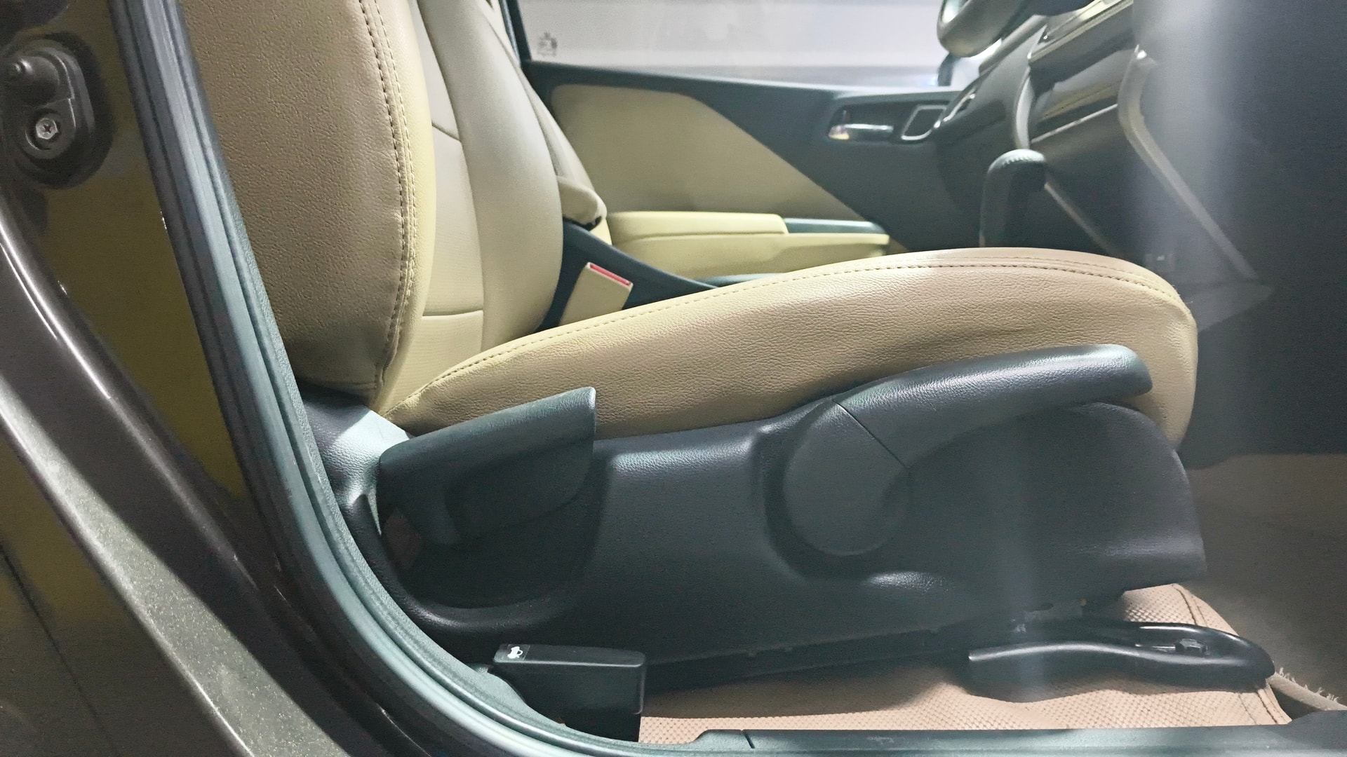 View 2019 Honda City ZX MT Diesel Anniversary Edition Image 19 Used 2019 Honda City ZX MT Diesel Anniversary Edition Image 19