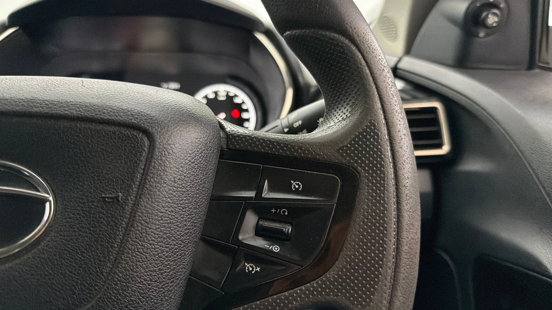 View 2022 Tata Harrier XE Image 3 Used 2022 Tata Harrier XE Image 3