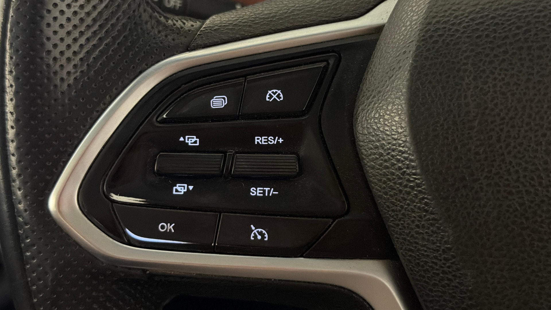 View 2022 MG Hector Plus Sharp Turbo 6 Seater Diesel Image 3 Used 2022 MG Hector Plus Sharp Turbo 6 Seater Diesel Image 3
