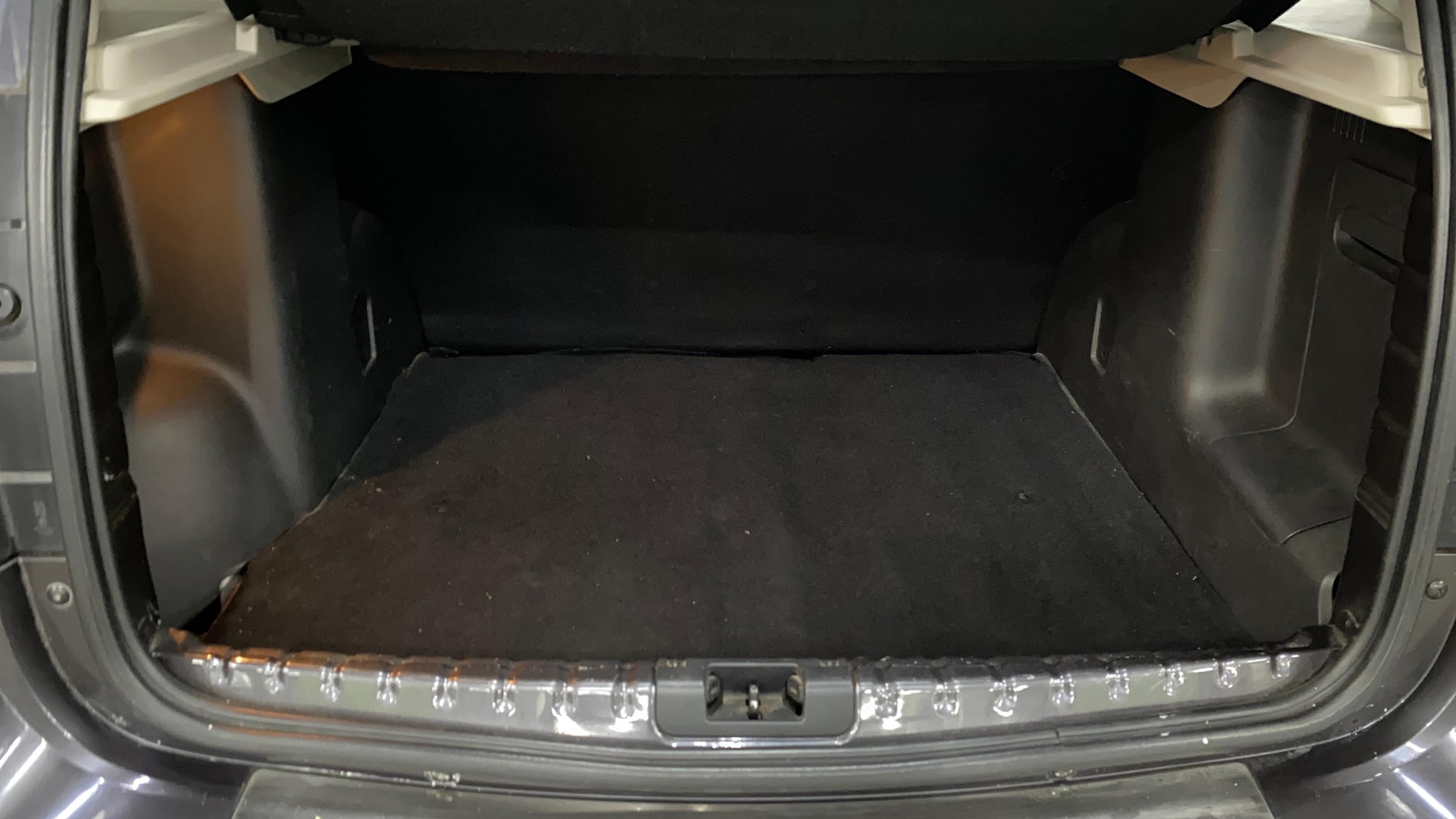 View 2021 Renault Duster 1.3L Turbo Petrol RXZ CVT Image 7 Used 2021 Renault Duster 1.3L Turbo Petrol RXZ CVT Image 7