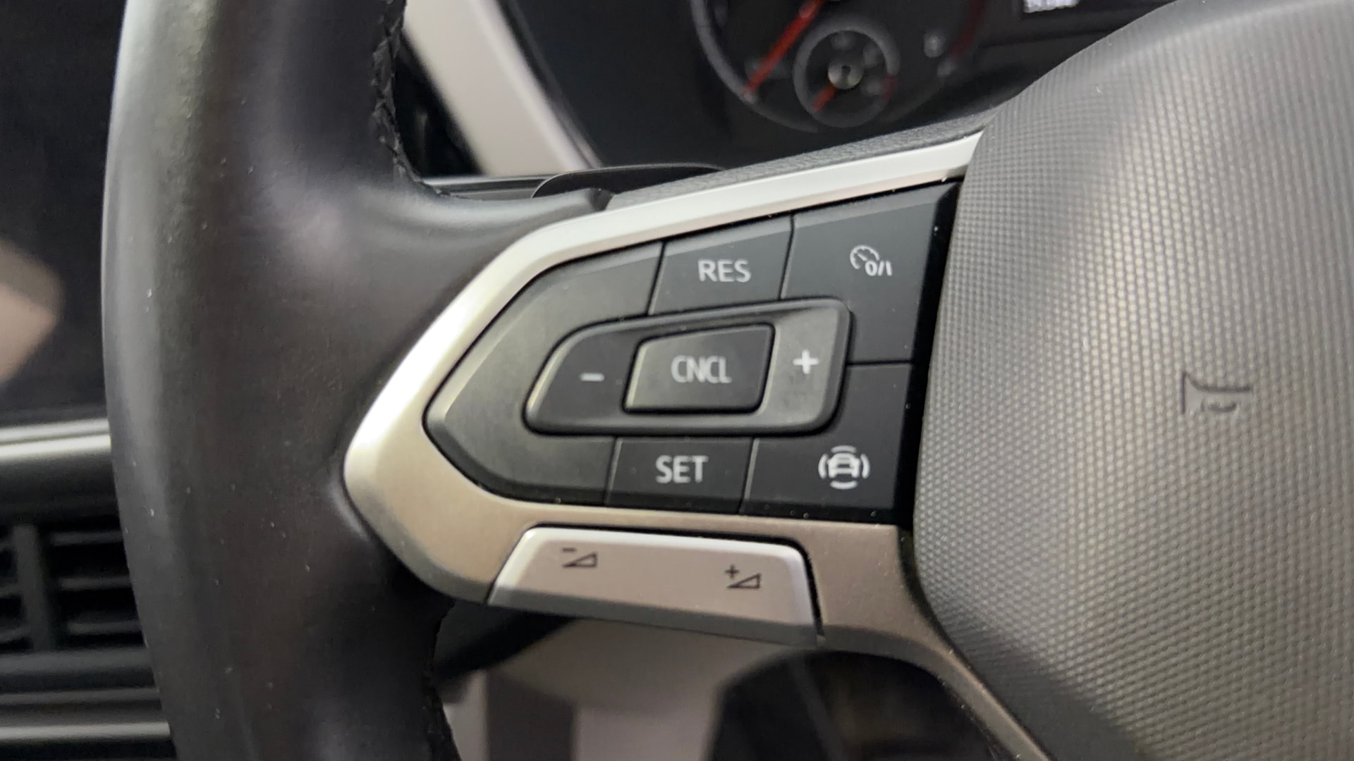 View 2024 Volkswagen Taigun 1.0 TSI Highline AT Image 3 Used 2024 Volkswagen Taigun 1.0 TSI Highline AT Image 3