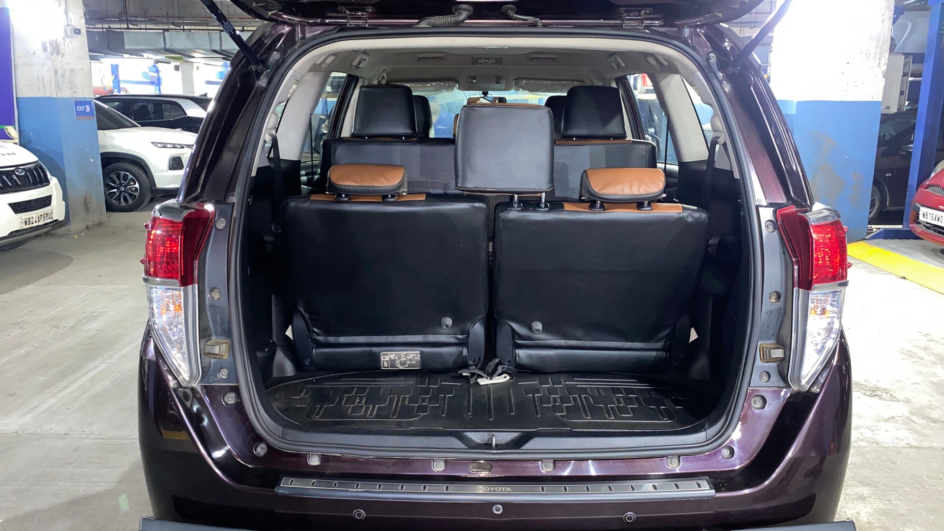 View 2018 Toyota Innova Crysta 2.4 GX MT 8-Seater BS IV Image 10 Used 2018 Toyota Innova Crysta 2.4 GX MT 8-Seater BS IV Image 10