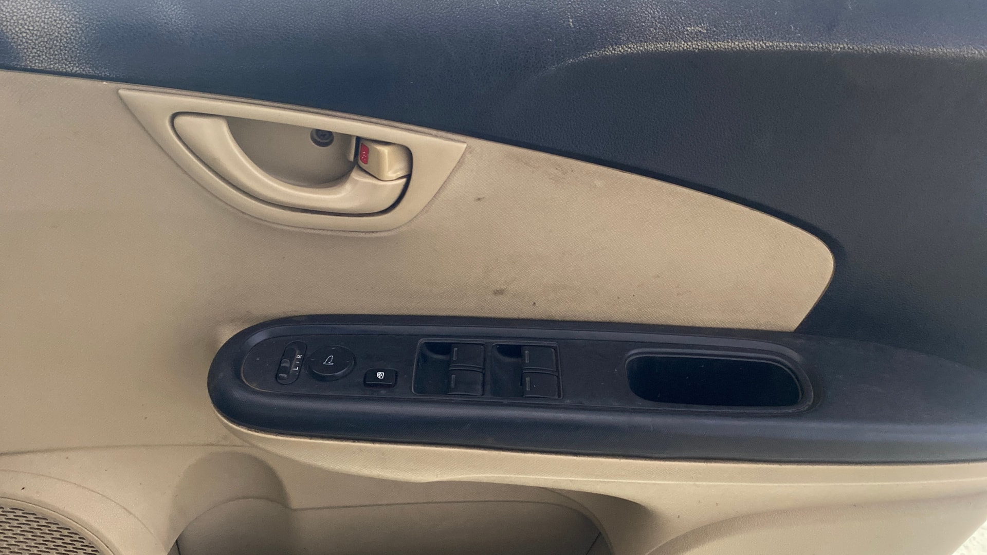 View 2014 Honda Mobilio E Diesel Image 33 Used 2014 Honda Mobilio E Diesel Image 33
