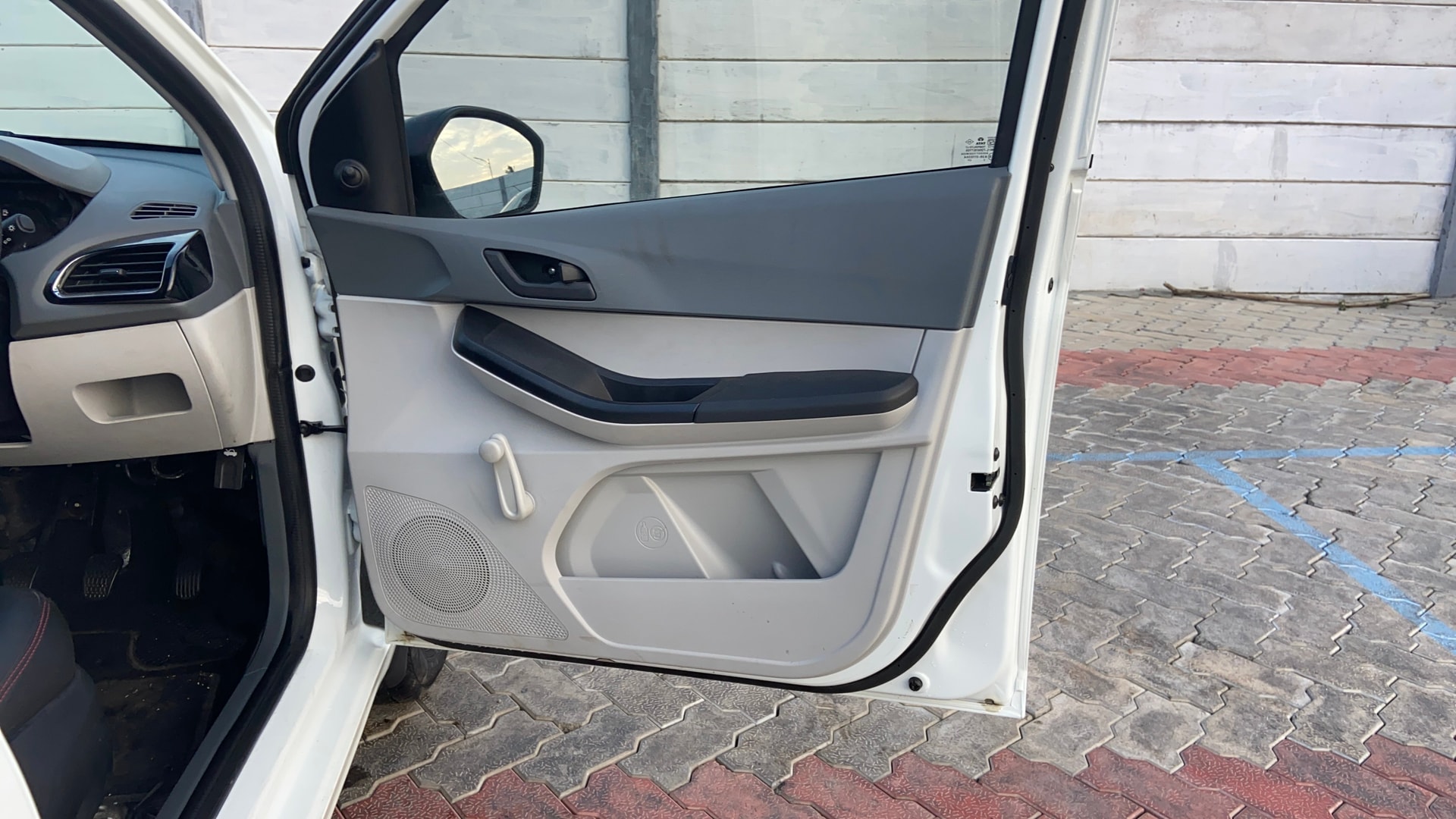 View 2026 Tata Tiago Revotorq XB Image 33 Used 2026 Tata Tiago Revotorq XB Image 33