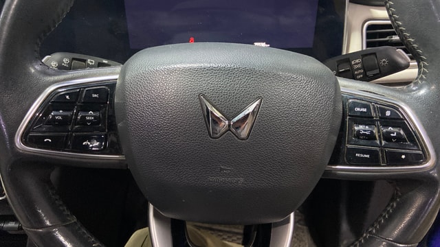 View Mahindra XUV700 Image 3 Used Mahindra XUV700 Image 3
