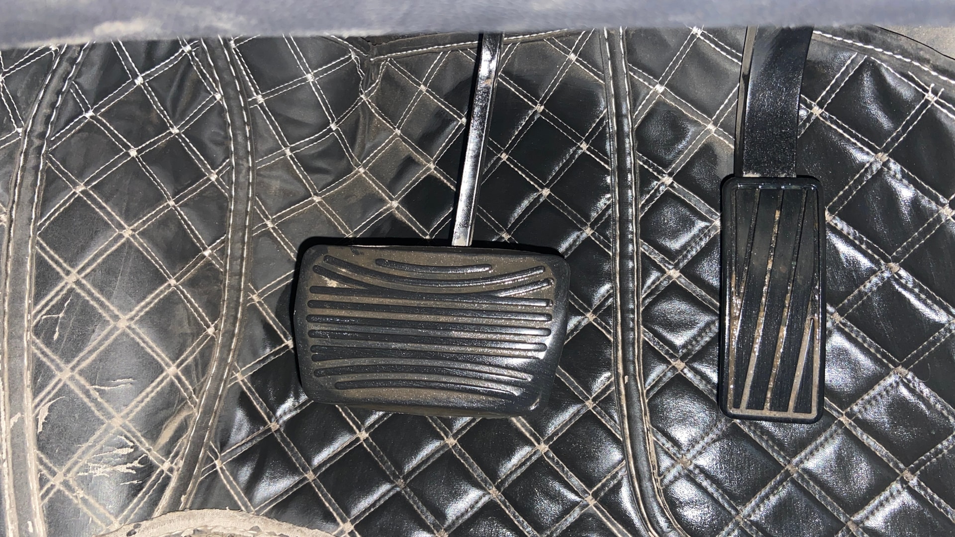 View 2025 Mahindra XUV700 MX Petrol 5 STR Image 30 Used 2025 Mahindra XUV700 MX Petrol 5 STR Image 30