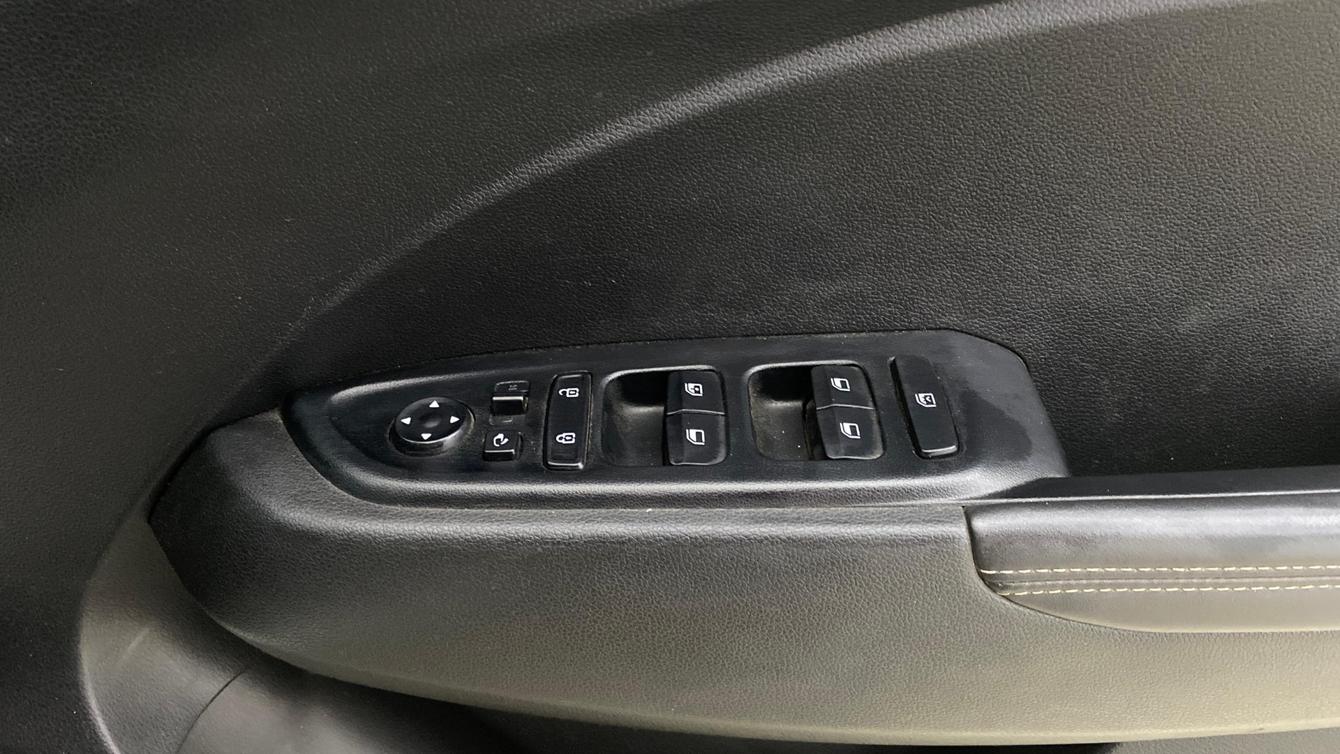 View 2019 Hyundai Venue E 1.2 Petrol BS IV Image 34 Used 2019 Hyundai Venue E 1.2 Petrol BS IV Image 34