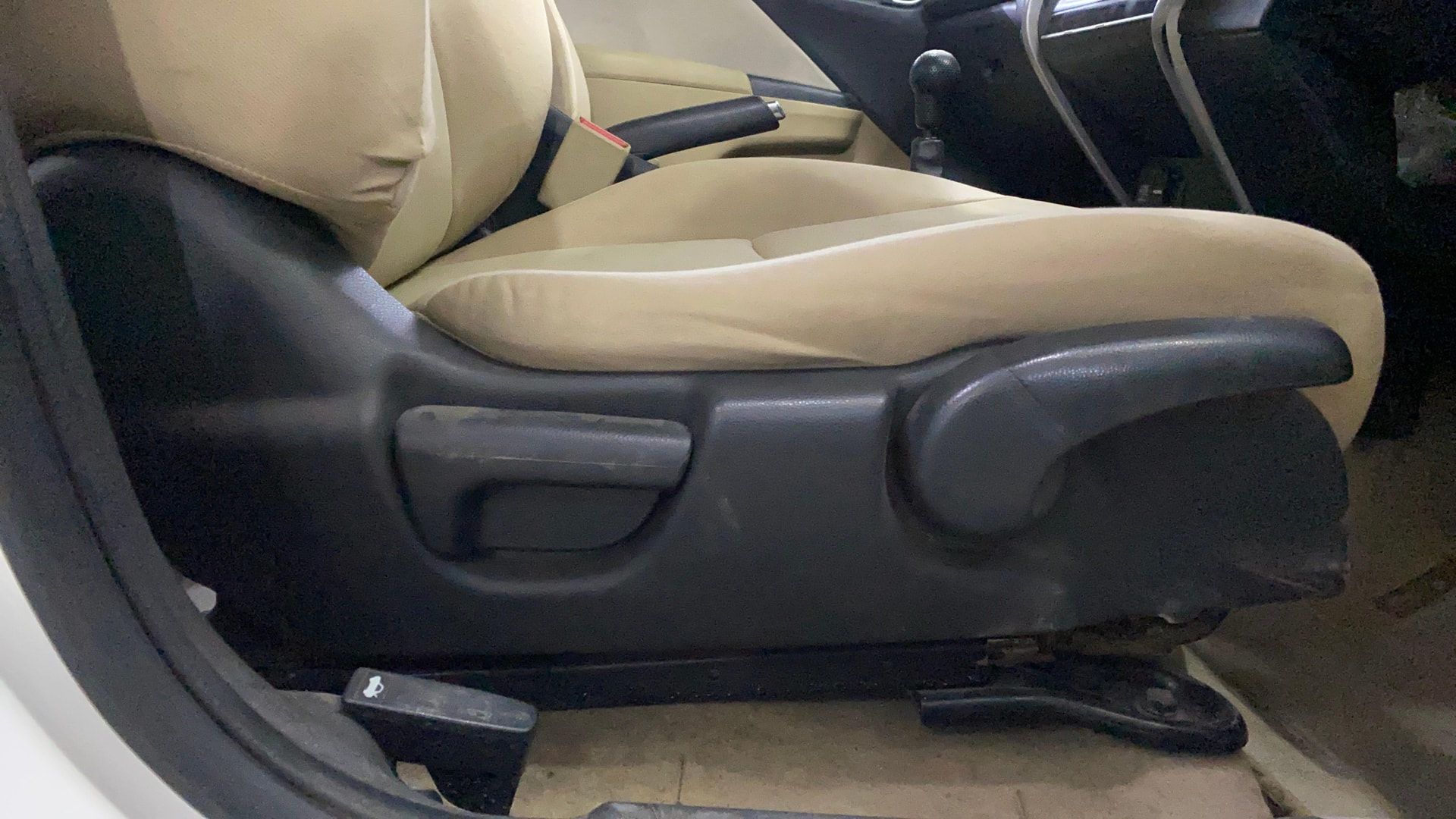 View 2018 Honda City ZX MT Diesel Anniversary Edition Image 19 Used 2018 Honda City ZX MT Diesel Anniversary Edition Image 19