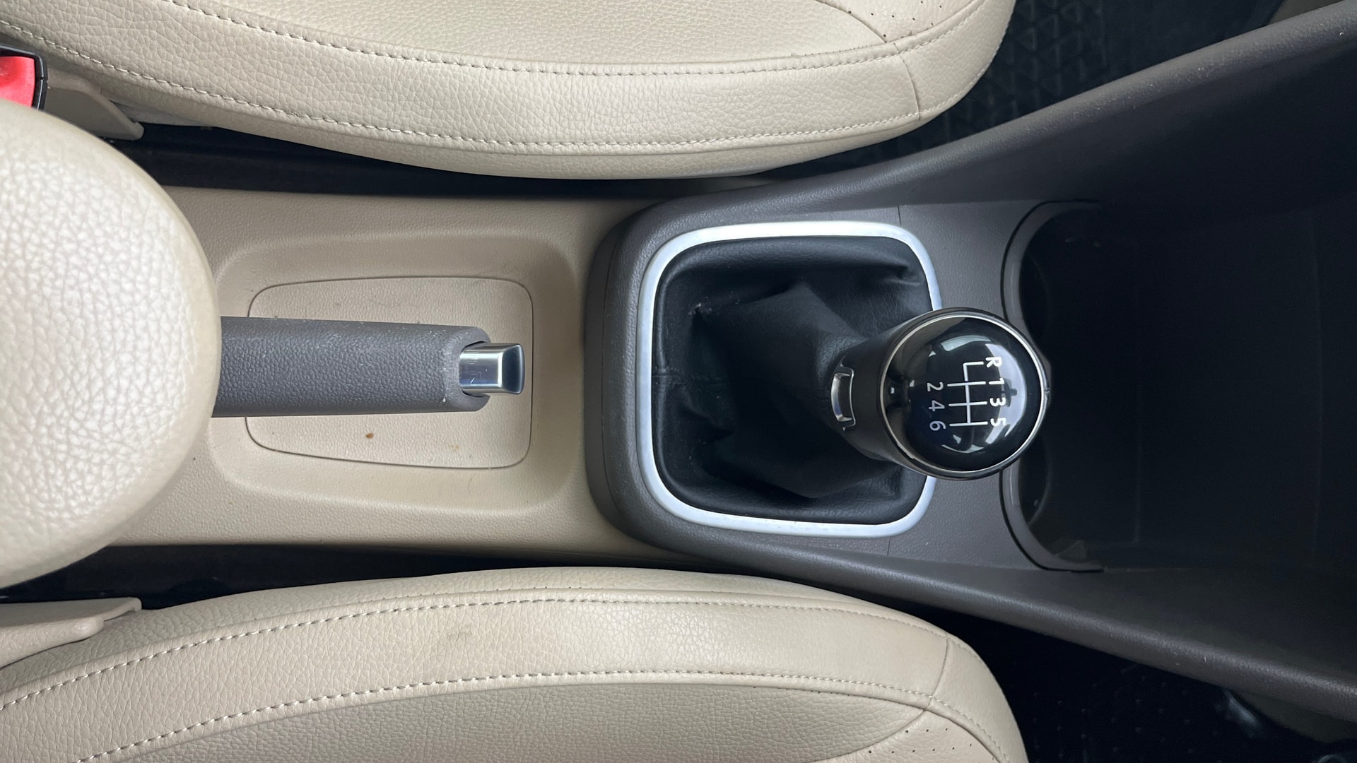 View 2021 Volkswagen Vento 1.0 L TSI Highline Petrol Image 37 Used 2021 Volkswagen Vento 1.0 L TSI Highline Petrol Image 37