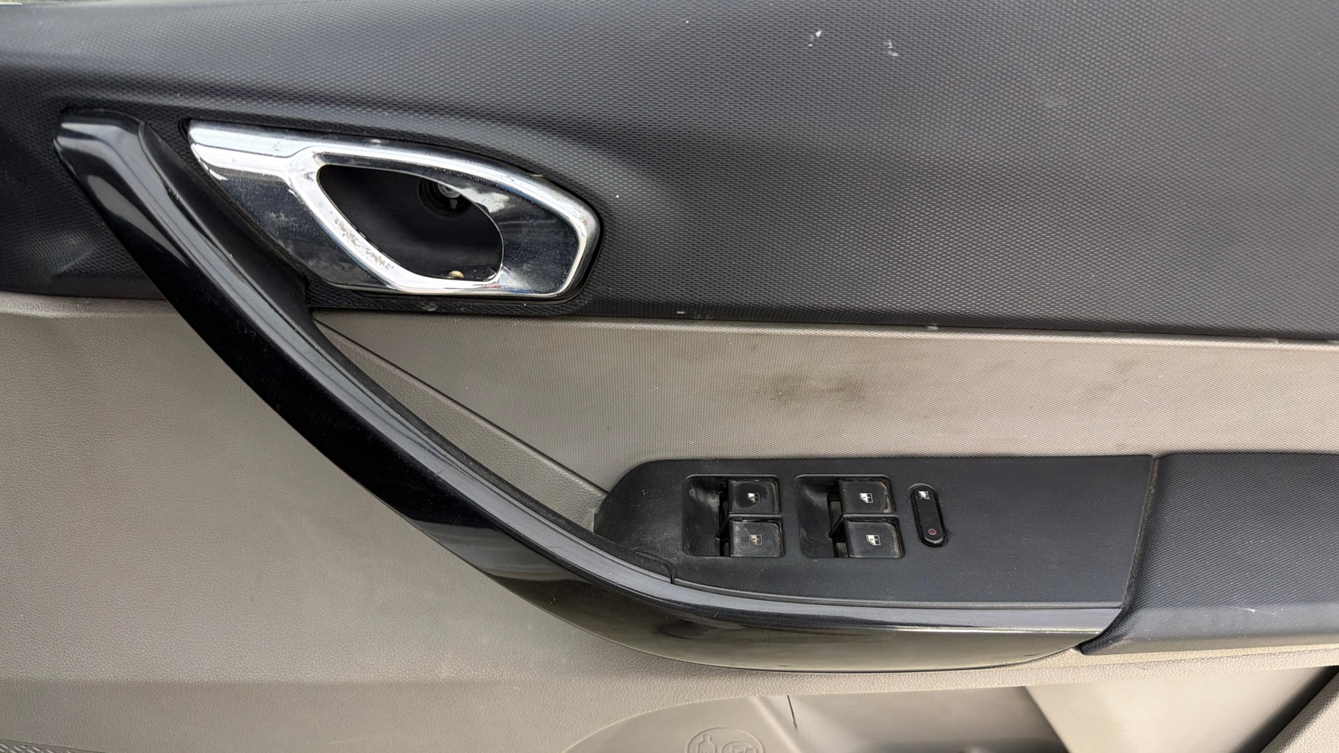 View 2017 Tata Tiago Revotorq XB Image 32 Used 2017 Tata Tiago Revotorq XB Image 32
