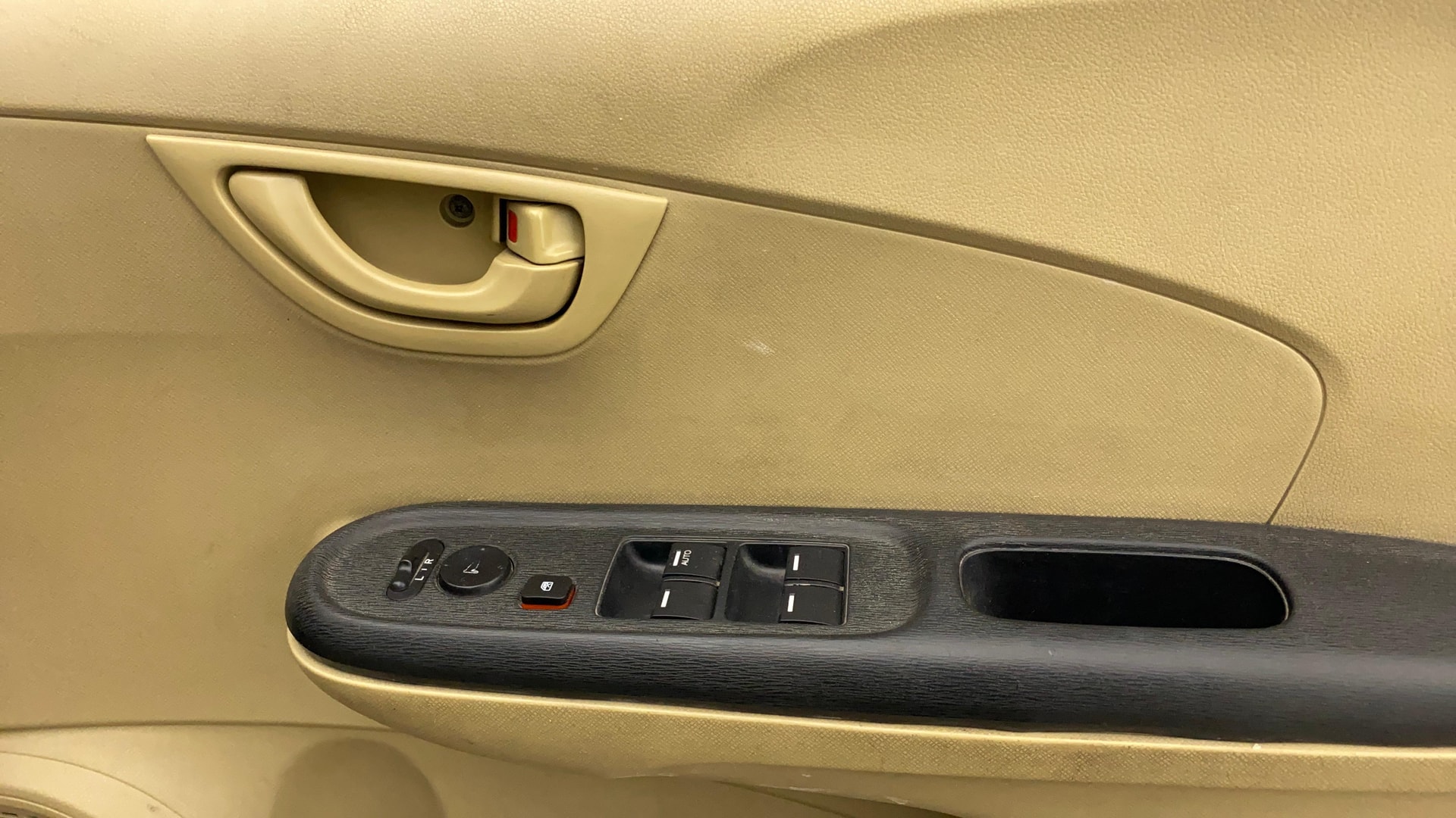 View 2014 Honda Amaze E MT Petrol BS IV Image 32 Used 2014 Honda Amaze E MT Petrol BS IV Image 32