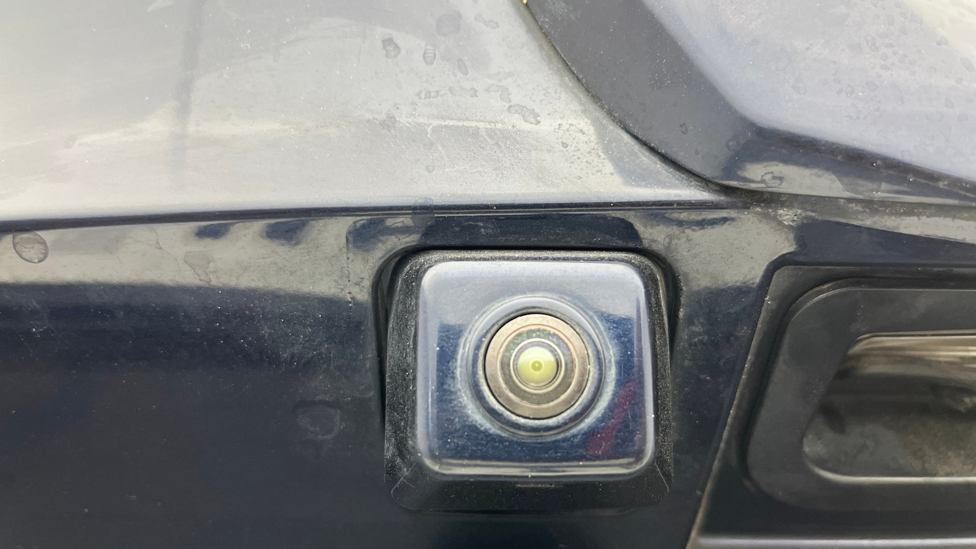 View 2022 Mahindra XUV700 MX Petrol 5 STR Image 17 Used 2022 Mahindra XUV700 MX Petrol 5 STR Image 17