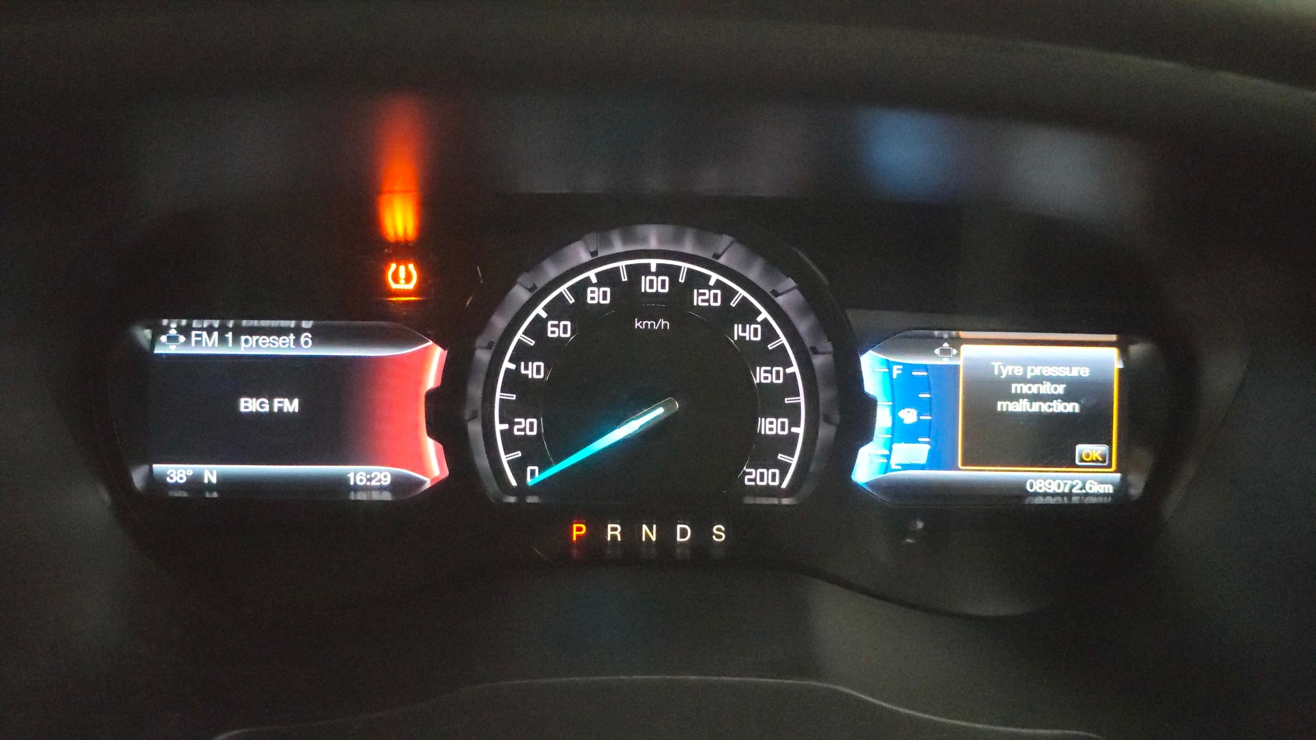 View 2016 Ford Endeavour 3.2L AWD AT Titanium Image 22 Used 2016 Ford Endeavour 3.2L AWD AT Titanium Image 22