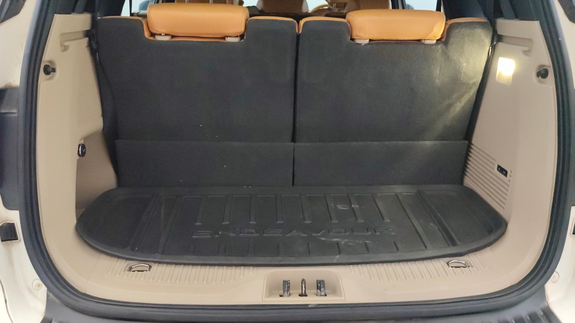 View 2016 Ford Endeavour 3.2L AWD AT Titanium Image 7 Used 2016 Ford Endeavour 3.2L AWD AT Titanium Image 7
