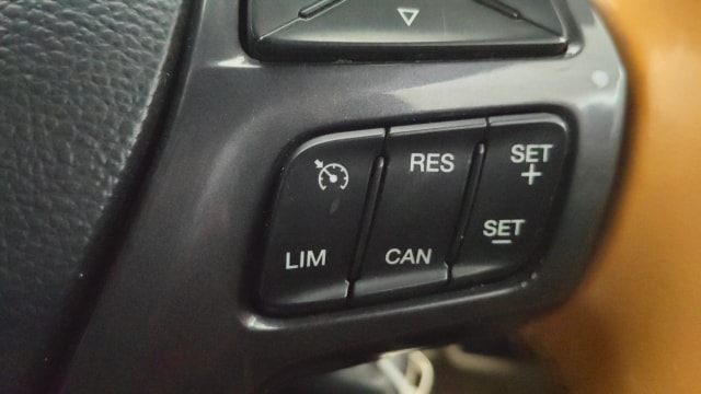 View Ford Endeavour Image 3 Used Ford Endeavour Image 3