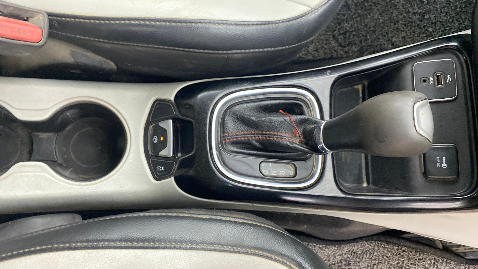 View 2017 Jeep Compass Limited 1.4 Multi AIR Petrol DDCT AT BS IV Image 39 Used 2017 Jeep Compass Limited 1.4 Multi AIR Petrol DDCT AT BS IV Image 39