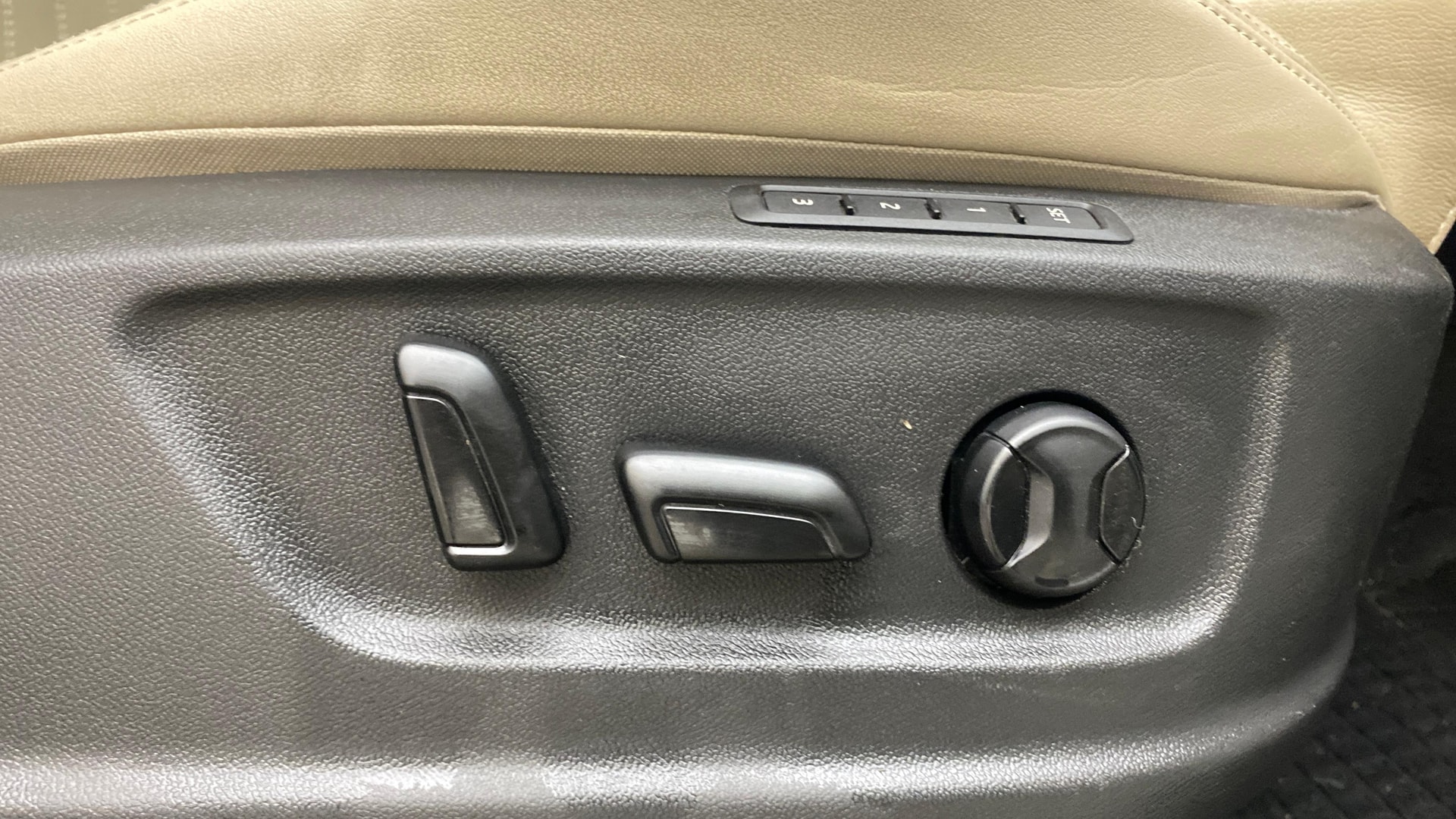 View 2020 Skoda Karoq Style AT Image 18 Used 2020 Skoda Karoq Style AT Image 18