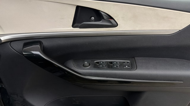 View Mahindra XUV700 Image 33 Used Mahindra XUV700 Image 33