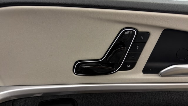 View Mahindra XUV700 Image 12 Used Mahindra XUV700 Image 12